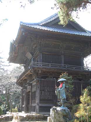 山門を横から