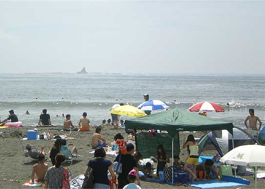 sazanbeach1.jpg