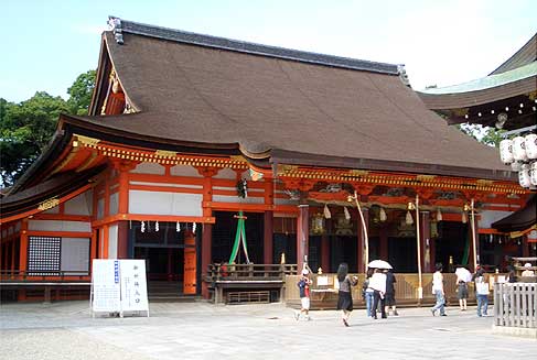 八坂神社 拝殿 width=
